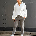 Polo Sweater ” MAYLA” ecru (10D123) / Super bequeme Joggerhose “PRISKA” schlamm (FJ)