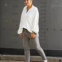 Polo Sweater ” MAYLA” ecru (10D123) / Super bequeme Joggerhose “PRISKA” schlamm (FJ)