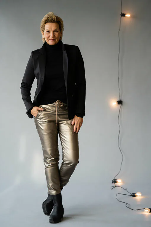Langarmshirt mit Rollkragen “TINSLEY” (HL03) / Sportlicher Blazer “LEYA” black (ER07) / Lederimitat Hose “NINA” (H04)