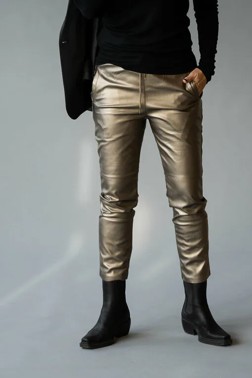 Langarmshirt mit Rollkragen “TINSLEY” (HL03) / Sportlicher Blazer “LEYA” black (ER07) / Lederimitat Hose “NINA” (H04)