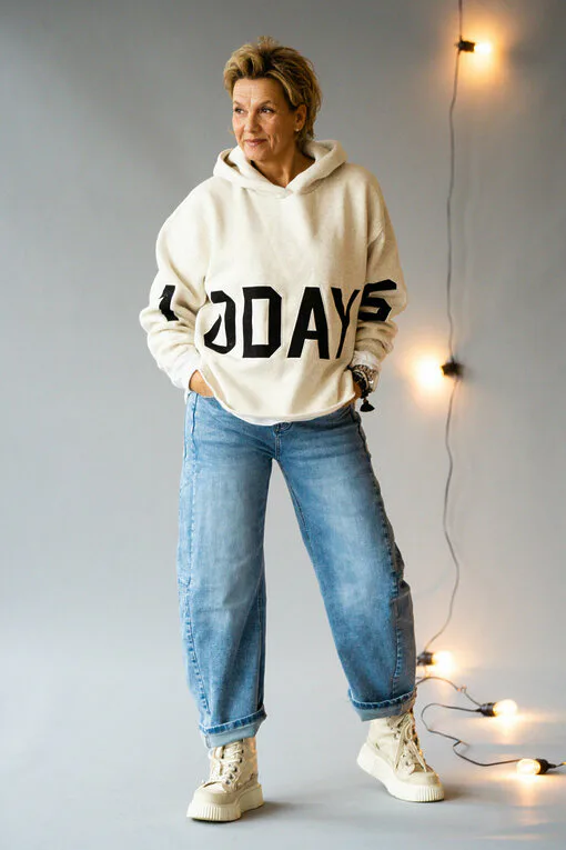 Statement Hoodie “ELIN” soft white melee (10D106) / Coole O-Shape Jeans “REBECCA” stonewashed blue(H05)