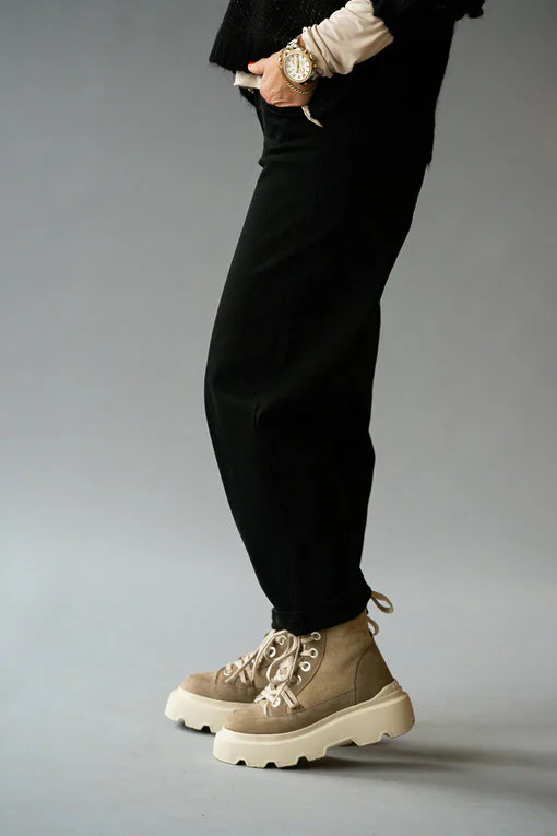 O-Shape Jeans “VIRGINA” schwarz (H51) / High Sneaker “MATILDA” – light beige (IN05)