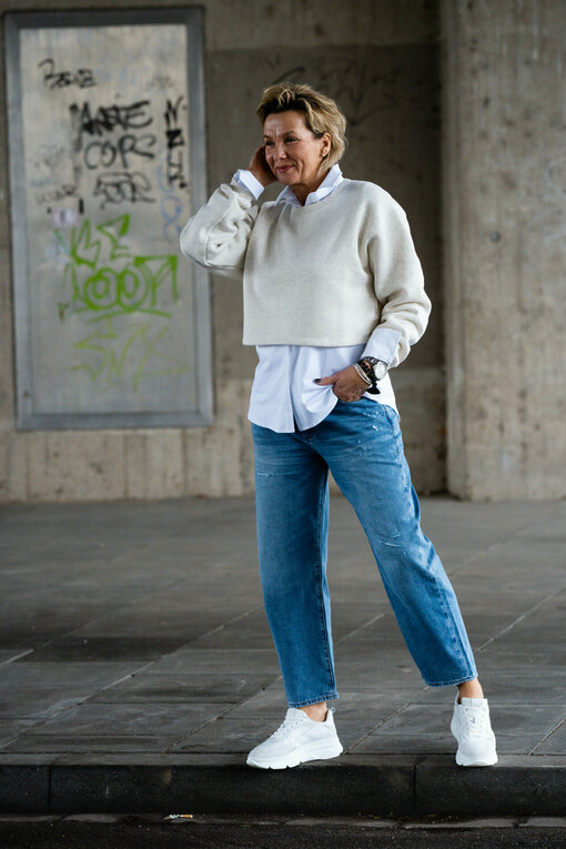 Cropped Sweater “ALICIA” soft white melee (10D46)/ Jeans “YOANA” – steel blue (ER28)