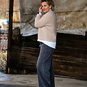 Jeans “KALEA” – dynamic black (ER72) / Kuscheliger Strickpullover “FRANCIS” sand (GW208)