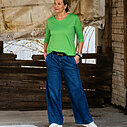 Basicshirt “KIMBERLY” grasgrün (BA84) / Wide Leg Jeans “YIBBI” dark blue (H36)