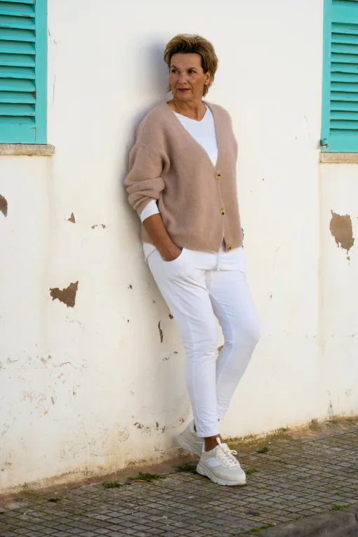Strickcardigan “BIANKA” taupe (GW216) / Joggerhose “PRISKA” (FJ)