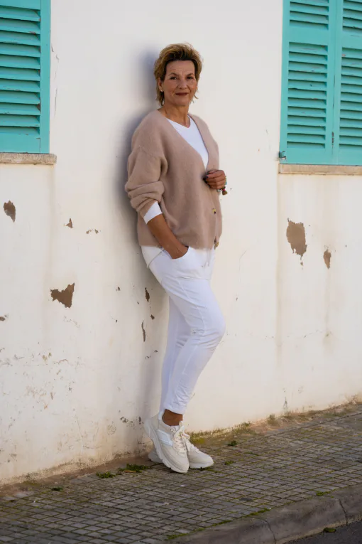Strickcardigan “BIANKA” taupe (GW216) / Joggerhose “PRISKA” (FJ)