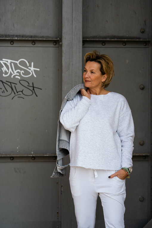 Kuscheliger Sweater “INU” (GW35) / Joggerhose “PRISKA” (FJ)