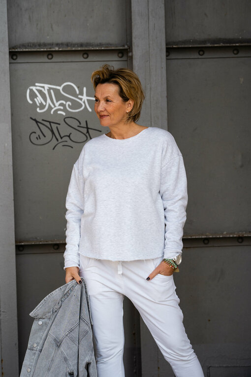 Kuscheliger Sweater “INU” (GW35) / Joggerhose “PRISKA” (FJ)