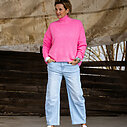 Kuscheliger Strickpullover “FRANCIS” bubblegum (GW208) / Coole O-Shape Jeans “MALOU” (H55)