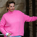 Kuscheliger Strickpullover “FRANCIS” bubblegum (GW208) / Coole O-Shape Jeans “MALOU” (H55)