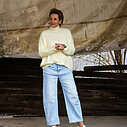 Kuscheliger Strickpullover “FRANCIS” pastell gelb (GW208)  Coole O-Shape Jeans “MALOU” (H55)