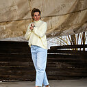 Kuscheliger Strickpullover “FRANCIS” pastell gelb (GW208)  Coole O-Shape Jeans “MALOU” (H55)