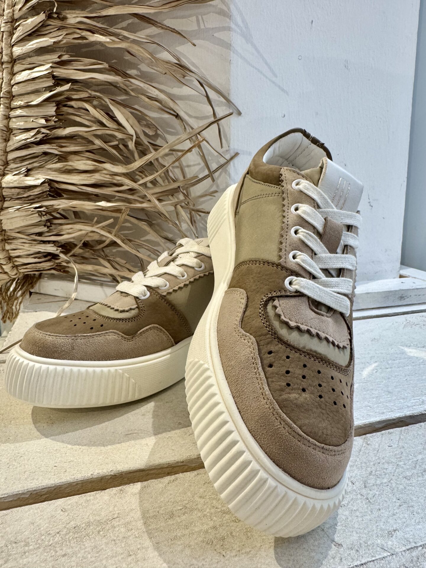 Sneaker “MAURA” taupe (CR02)