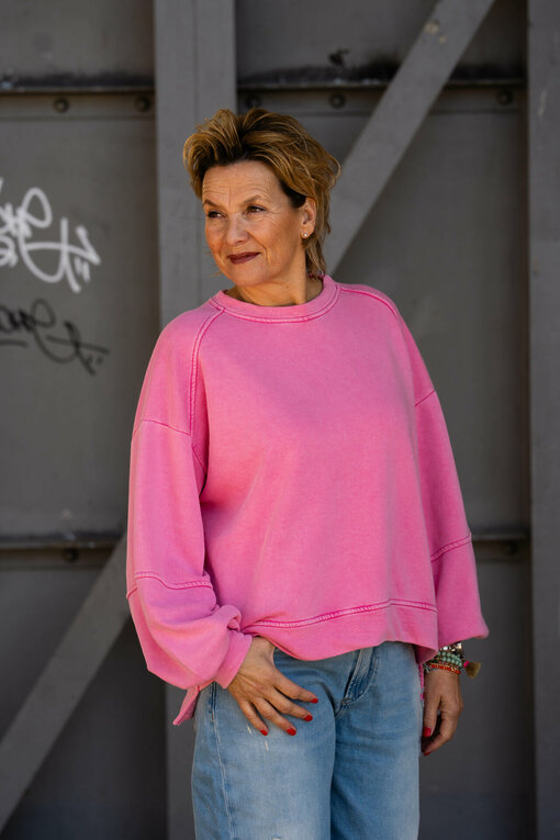 Cooles Sweatshirt “SAMANTHA” pink (GW13)/ Jeans “YOANA” – berry blue (ER17)