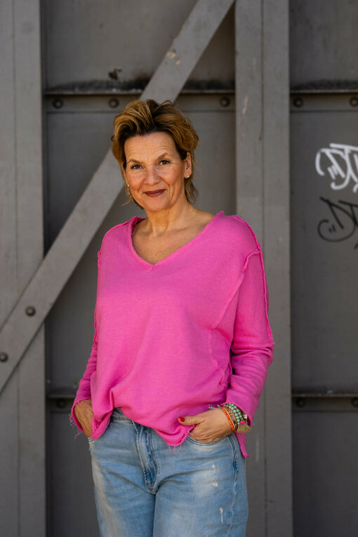 Cooles Sweatshirt "SAMANTHA" pink (GW13)/ Jeans “YOANA” – berry blue (ER17)