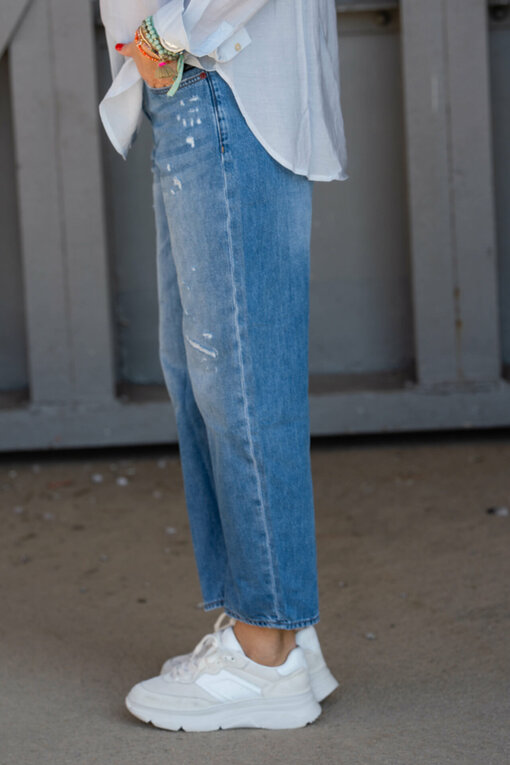 Jeans “YOANA” – steel blue (ER28) / Low Top Sneaker “MELISSA” – cream