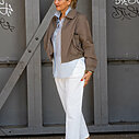 Chinohose “BETHANY” (H37) / Transparente Bluse “EVELYNE” (HB05) / Trendige Kurzjacke “VIOLA” taupe (GW28)
