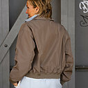 Chinohose “BETHANY” (H37) / Transparente Bluse “EVELYNE” (HB05) / Trendige Kurzjacke “VIOLA” taupe (GW28)