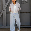 Cooles Shirt “IMKE” wollweiß (BA57) / Culotte-Joggerhose “PRIA” hellgrau (H40) / / Trendige Kurzjacke “VIOLA” light grey (GW28)