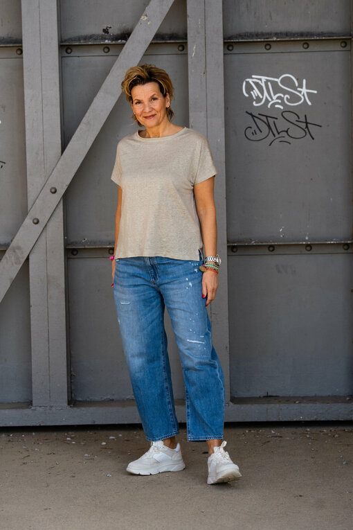 Jeans “YOANA” – steel blue (ER28) / Leinen Shirt “EVELYN” (WB03)