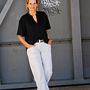 Shirt “AMBER” laundry black (ER27)/ Hose “ISABELLA” beton (ER91)