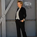 Stretchiger Kurzblazer “SISSI” schwarz (B04)/Gestreiftes Shirt “HAILEY” (10D83)/Culotte-Hose “ANITA” schwarz(H12)
