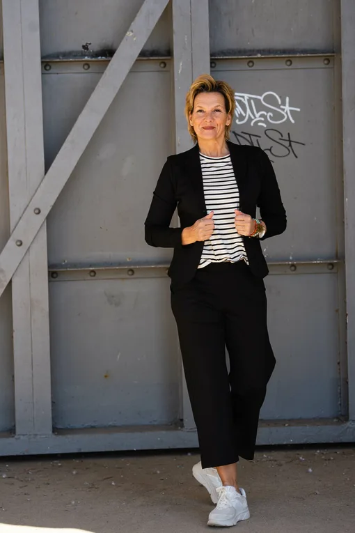 Stretchiger Kurzblazer “SISSI” schwarz (B04)/Gestreiftes Shirt “HAILEY” (10D83)/Culotte-Hose “ANITA” schwarz(H12)