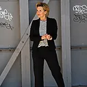 Stretchiger Kurzblazer “SISSI” schwarz (B04)/Gestreiftes Shirt “HAILEY” (10D83)/Culotte-Hose “ANITA” schwarz(H12)