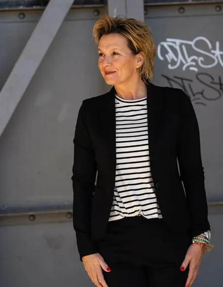 FRAUENSACHE - Stretchiger Kurzblazer "SISSI" - schwarz (B04)