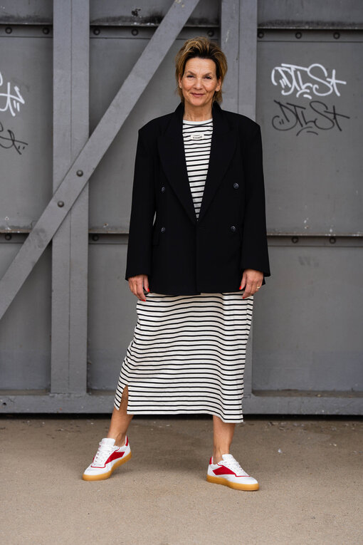 Gestreiftes Shirt Kleid “CECILIA” ecru/black (10D12) / Oversized Blazer “VALERIE” black (10D29)