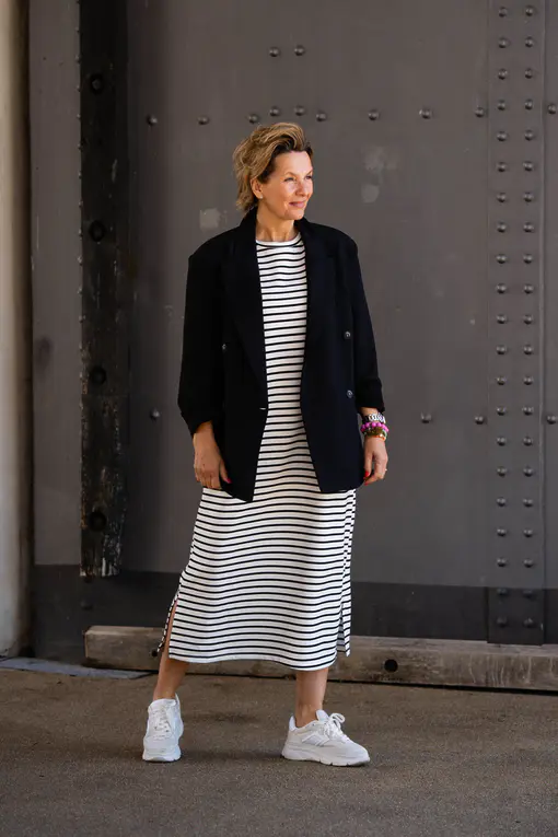 Streifenkleid “MAGGIE” schwarz/creme (GW78)/Oversized Blazer “VALERIE” black (10D29)