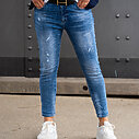Jeans “CINZIA DESTROYED” stonewashed blue (H34) / Stretchiger Kurzblazer “SISSI” dunkelblau (B04)