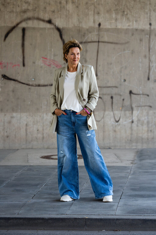 Lässiger Blazer “YARA” (GW24) / Jeans “KALEA” – middle blue (ER16)