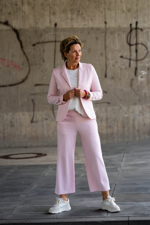Kurzblazer “SISSI” – rosa (B04) / Culotte-Hose “ANITA”- rosa (H12)