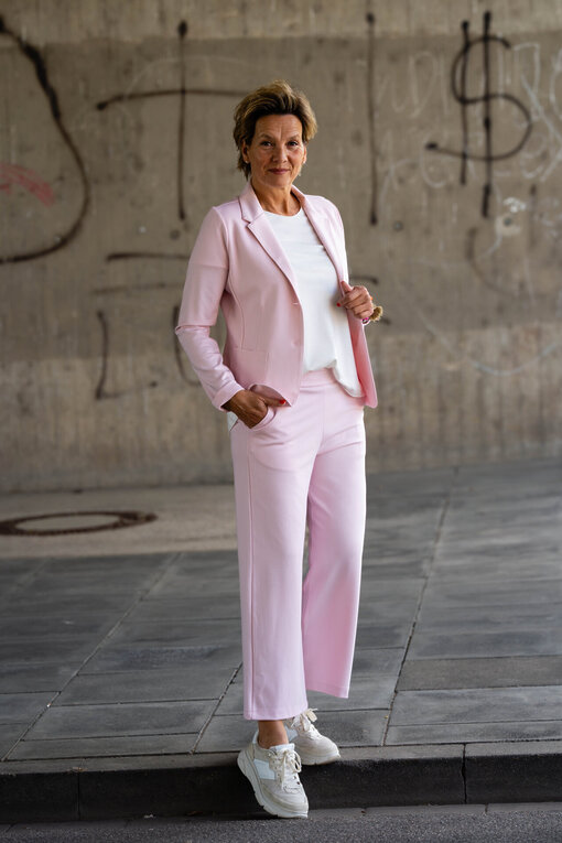 Kurzblazer “SISSI” – rosa (B04) / Culotte-Hose “ANITA”- rosa (H12)