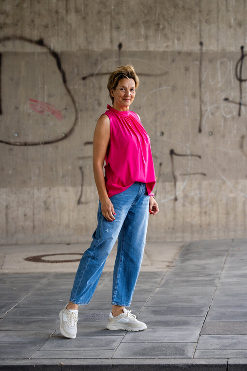 Leichte Bluse “PHILIPPA” (BA17) / Jeans “YOANA” – steel blue (ER28)