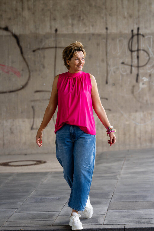 Leichte Bluse “PHILIPPA” (BA17) / Jeans “YOANA” – steel blue (ER28)
