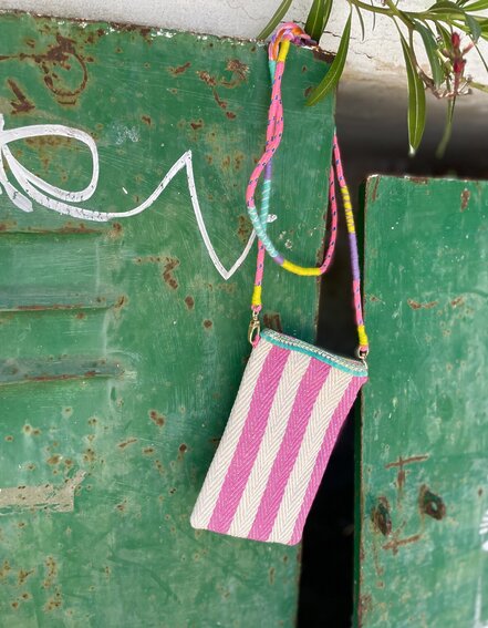 NOI - Farbenfrohe Handytasche "STRIPE PINK" (NOI14)