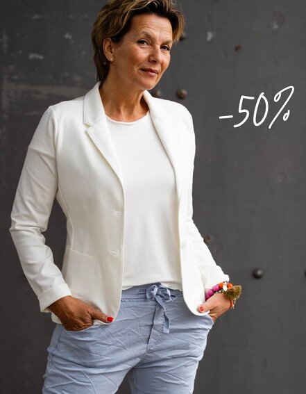 FRAUENSACHE - Stretchiger Kurzblazer "SISSI" - wollweiß (B04)