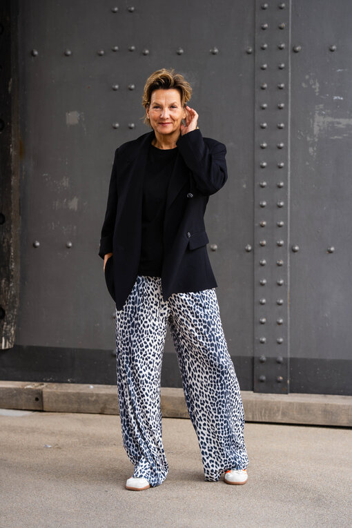 Oversized Blazer “VALERIE” black (10D29) / Weite Leo Hose “CHARLIE” (H13)