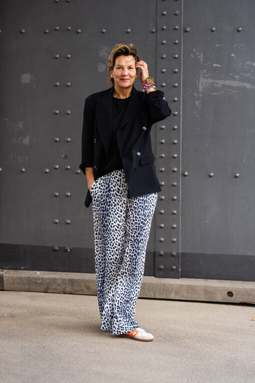 Oversized Blazer “VALERIE” black (10D29) / Weite Leo Hose “CHARLIE” (H13)