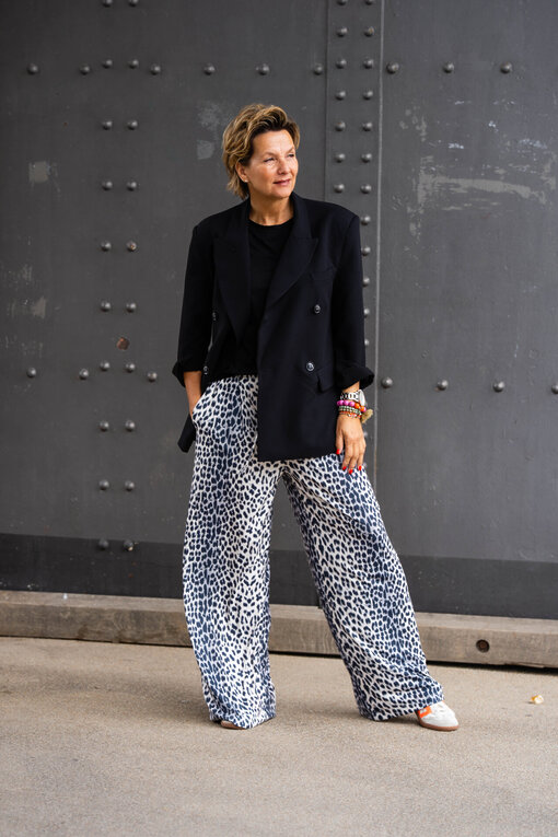 Oversized Blazer “VALERIE” black (10D29) / Weite Leo Hose “CHARLIE” (H13)
