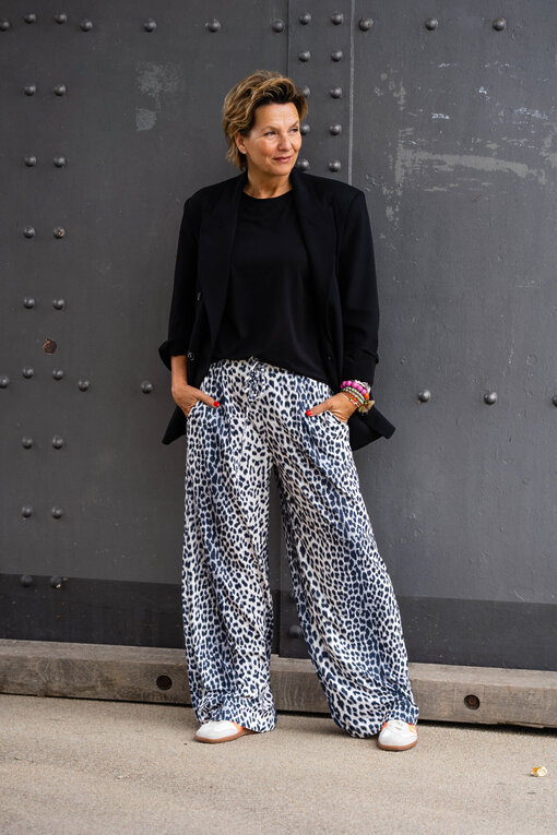 Oversized Blazer “VALERIE” black (10D29) / Weite Leo Hose “CHARLIE” (H13)