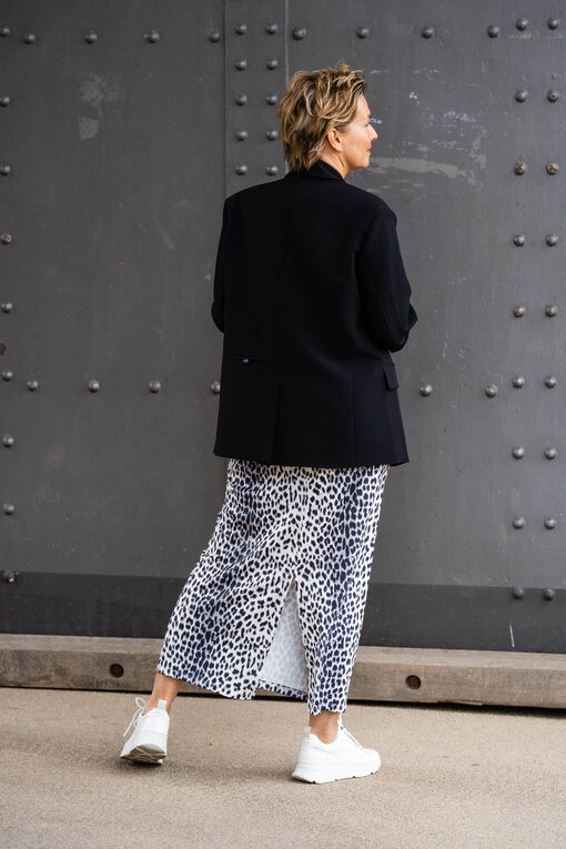 Oversized Blazer “VALERIE” black (10D29) / Leo Kleid “ASEL” (GW59)