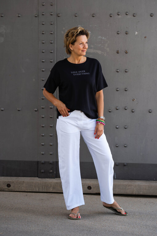 Lockeres Shirt “INARA” black (SE02)/Sommer Hose “OLYMPIA” weiß (H24)
