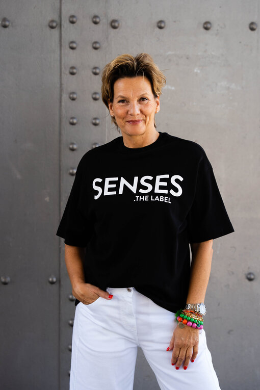 Logo Shirt “LARISSA” black (SE25)