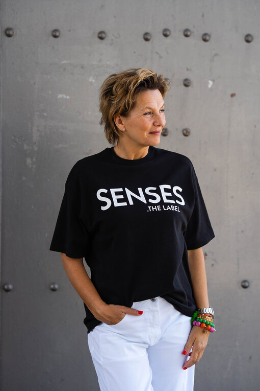 Logo Shirt “LARISSA” black (SE25)