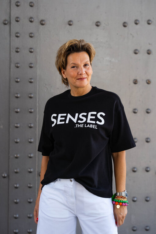 Logo Shirt “LARISSA” black (SE25)