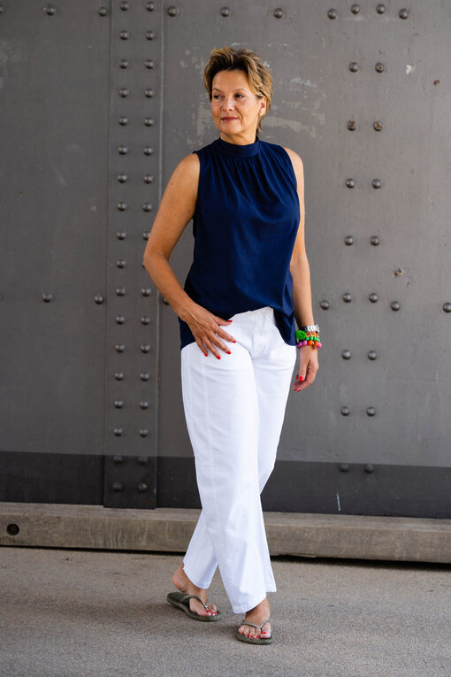 Leichte Bluse “PHILIPPA” dunkelblau (BA17) / Sommer Hose “OLYMPIA” weiß (H24)